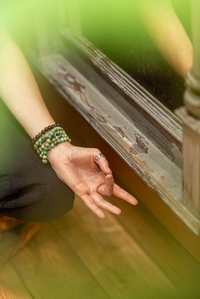 Kurs Oddechu: Pranajama od podstaw – Atelier Jogi Kurs Oddechu: Pranajama - oddech jogiczny od podstaw praktycznie i merytorycznie